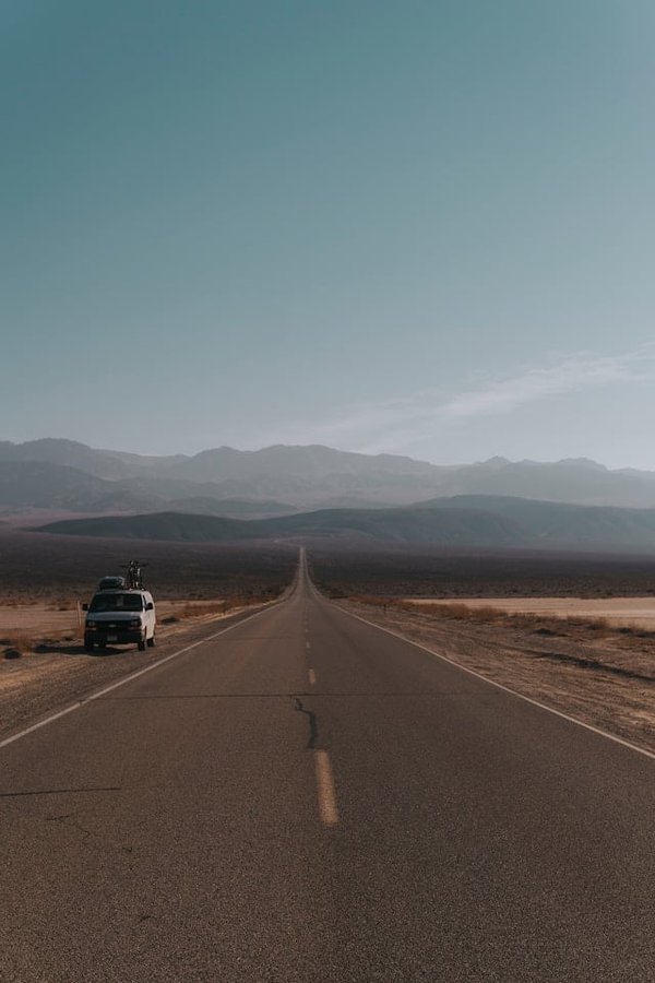 Quels produits sont efficaces pour enlever les taches de résine sur les carrosseries de camping-car?