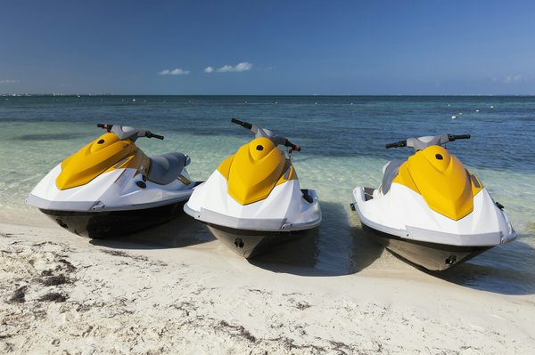 Personnalisez et protégez votre jet ski avec un kit déco unique